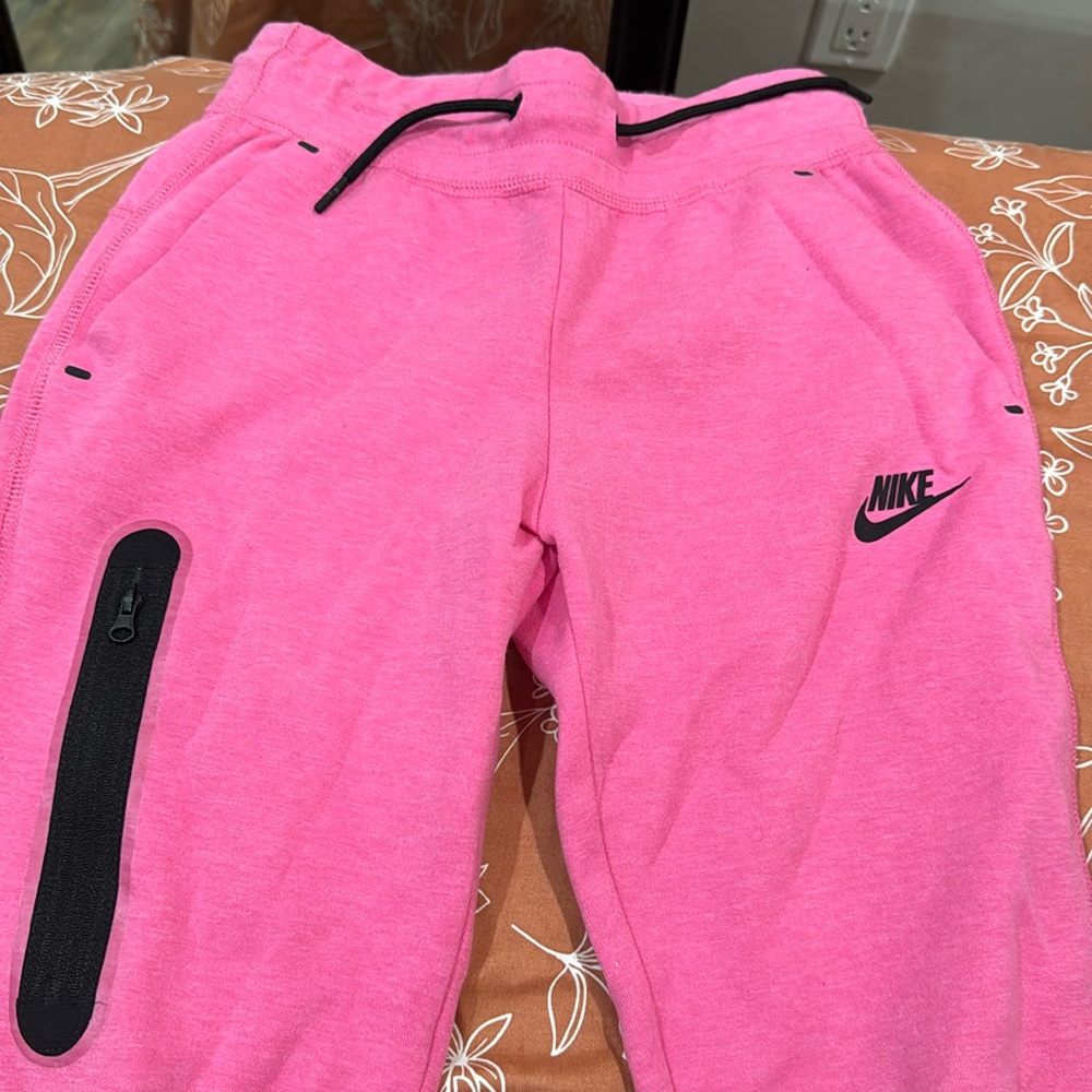 Girl size XS (6) Nike tech Fleece Pants